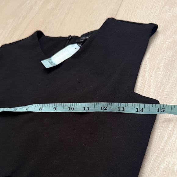 Talula Aritzia Black V-Hem Crop Top - Picture 6 of 8